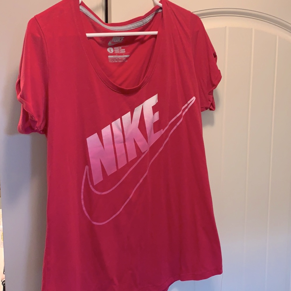 Nike-Women’s Tee-Pink-Large
